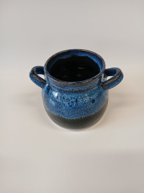 Small pot with handles