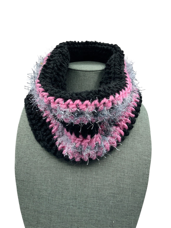 Melange cowl in black/pink