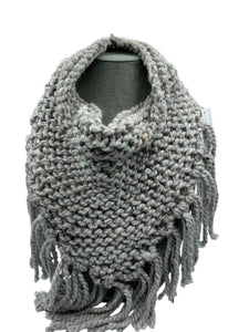 Triangle scarf with fringe in grey