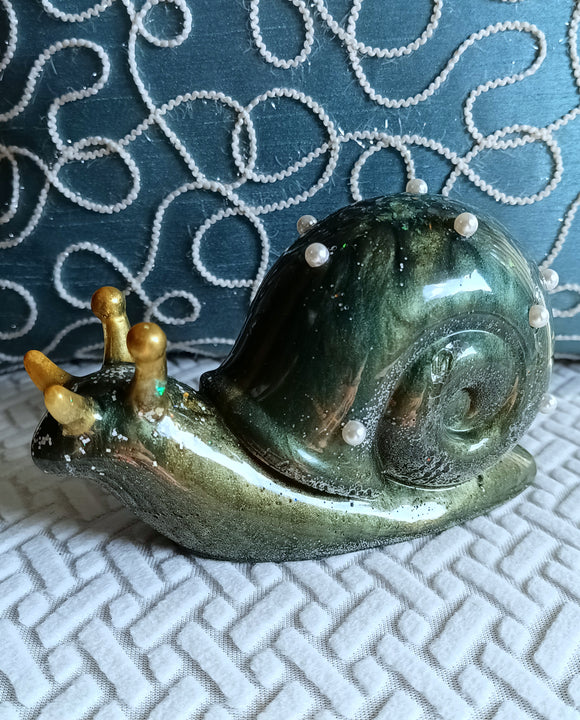 A Snail's Life : Ms Frosted Pine