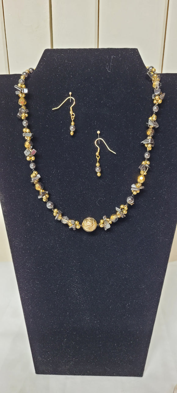 NE23031 Necklace & earrings hematite and gold beads