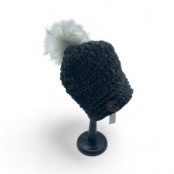 Slouchy hat with pompom,